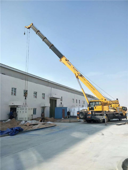 乌鲁木齐县“超载就喊停”—— 吊车的 “重量保镖” 技术