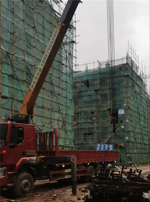乌鲁木齐县“慢工细活”—— 吊车的 “微动控制” 技术