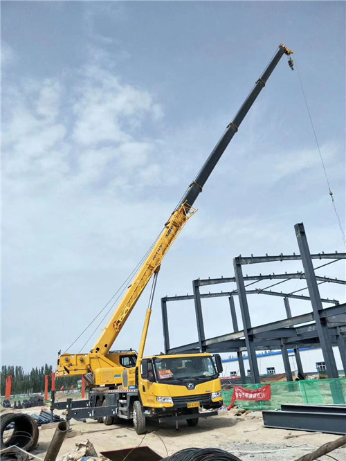 乌鲁木齐县超高层建筑钢结构吊装案例